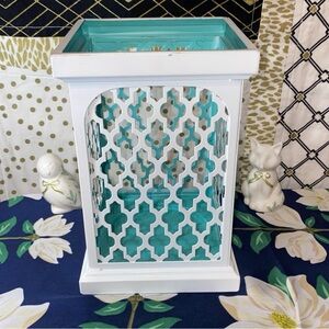 YANKEE CANDLE OPEN TOP LANTERN TALL CANDLE HOLDER